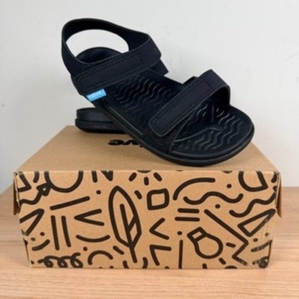 Native Charley Sugarlite Youth Sandals Black Size 13 NEW Beach Cruise Travel